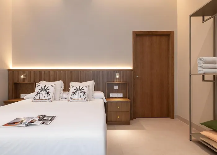 Monkeys Calatrava Deluxe Sevilla